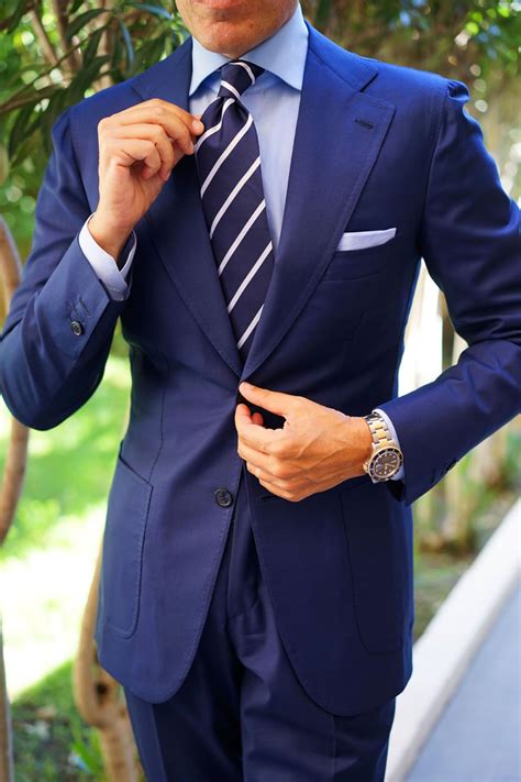 necktie for navy blue suit